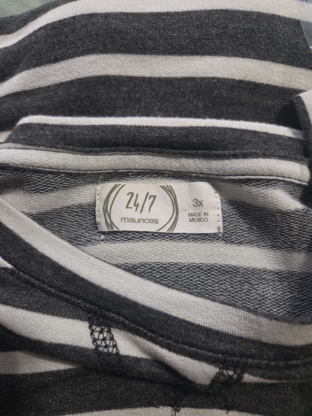 Women's Oversized Black & White Striped Short-Sleeve Tee Size 3x - Picture 6 of 9